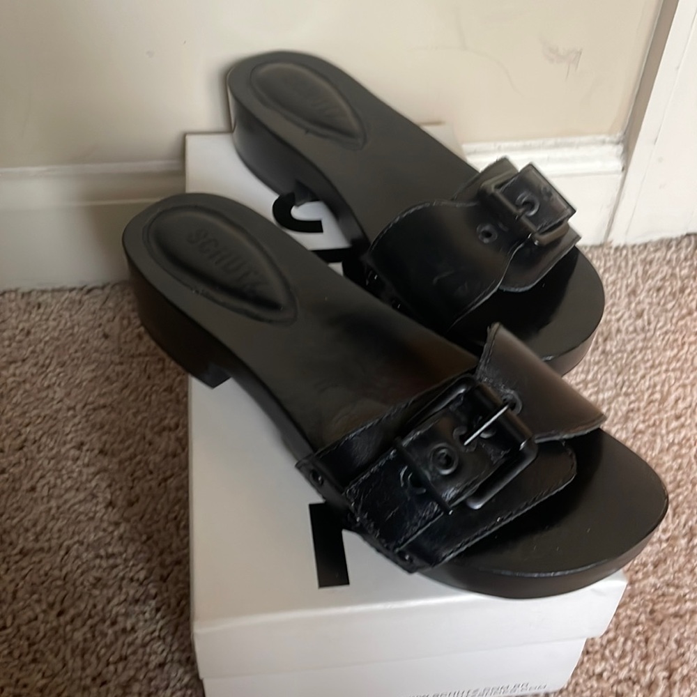 Brand new Schutz black sandal size 7